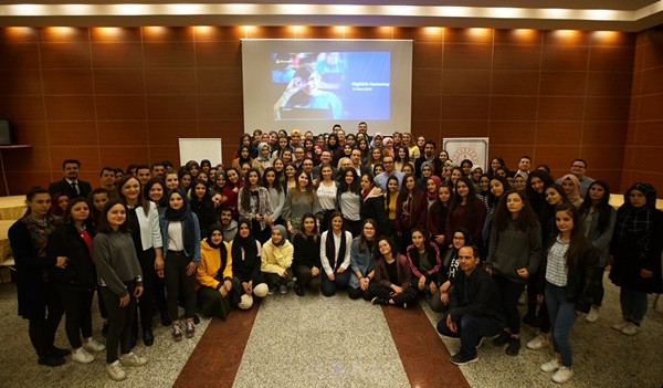 DigiGirlz’le kız öğrenciler teknolojiyle yakınlaşıyor - Resim : 1