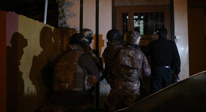 Adana'da terör operasyonu: 8 kişi yakalandı - Resim : 2