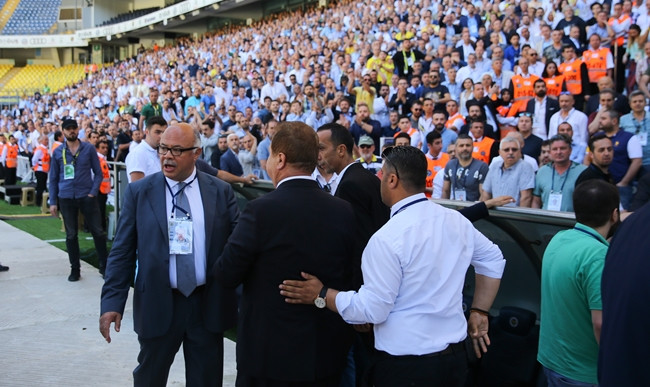 Fenerbahçe kongresinde gerginlik - Resim : 1