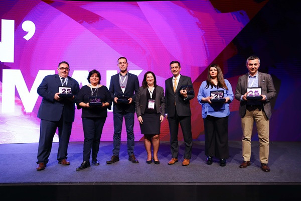 Geleceğe umutla bakmak için yardımlaşmak gerek - Resim : 3