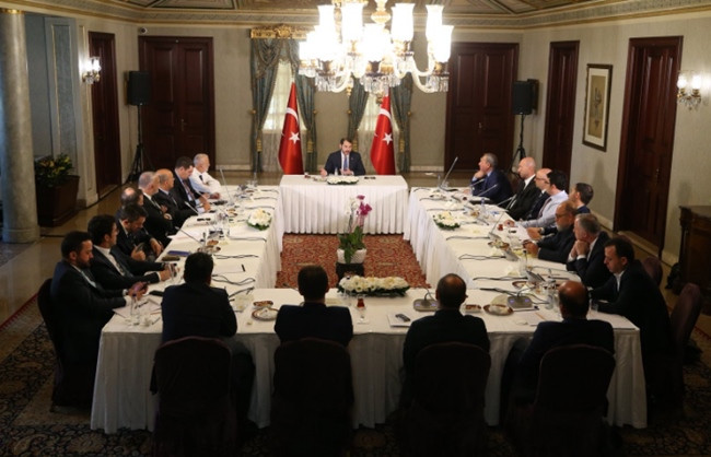 Albayrak, ekonomistleri dinledi - Resim : 1