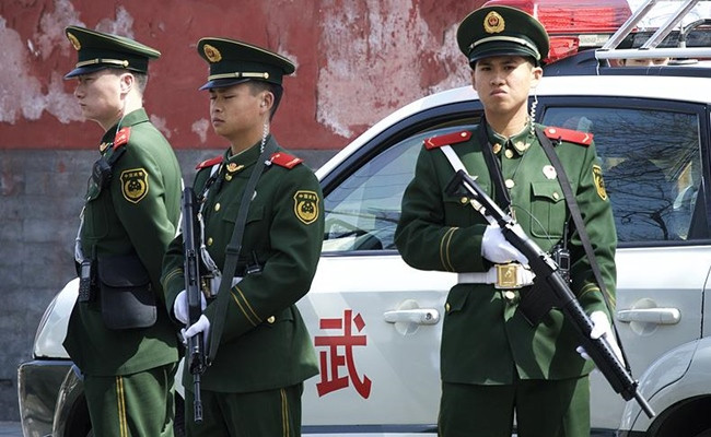 ABD'nin Pekin Büyükelçiliği önünde patlama - Resim : 1