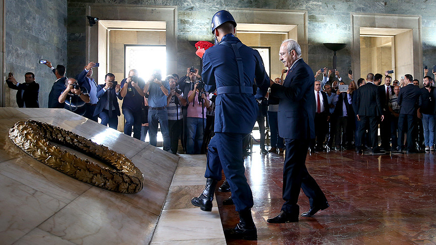 CHP'den Anıtkabir'e '95. yıl' ziyareti - Resim : 1