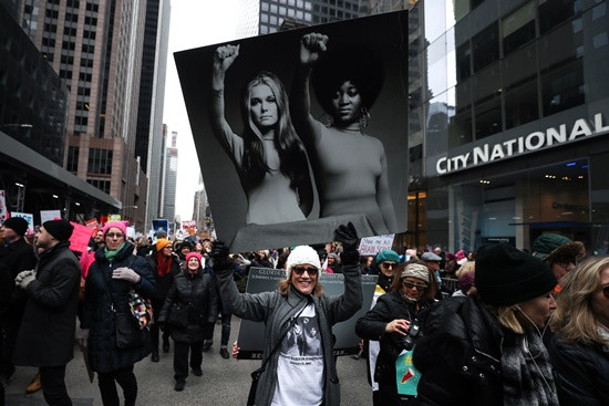ABD'de on binler Kadınlar Yürüyüşü'nde buluştu - Resim : 2