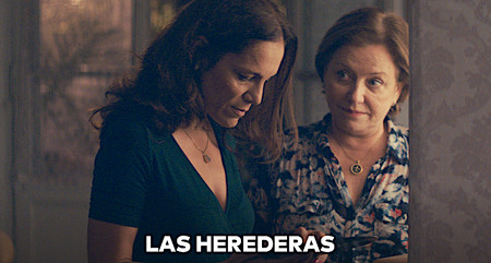 Açık havada sinema keyfi sürüyor… - Resim : 1