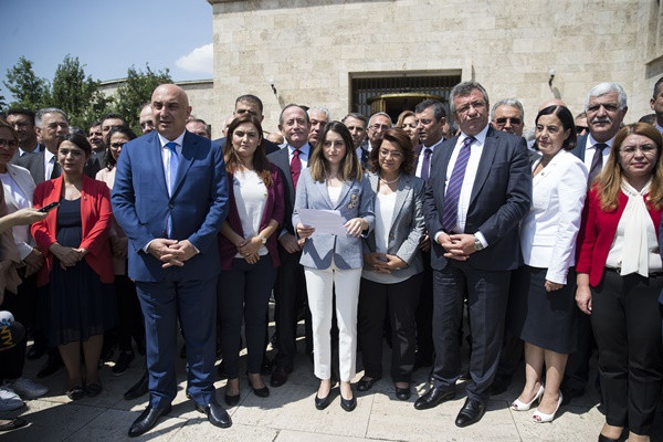 CHP'li 129 milletvekilinden kurultay tartışmalarına tepki - Resim : 1