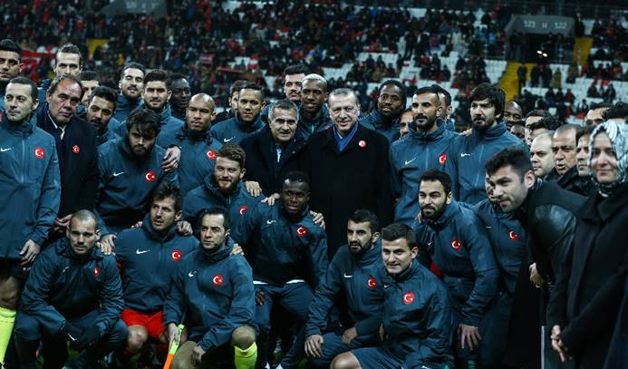 Yıldızlar teröre karşı sahaya çıktı - Resim : 2