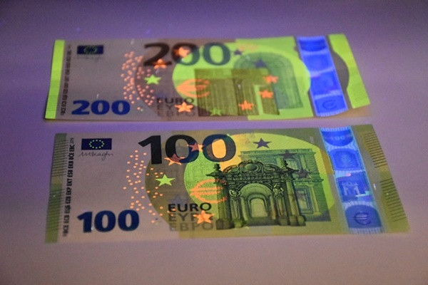 ECB, yeni 100 ve 200'lük euro banknotları tanıttı - Resim : 2