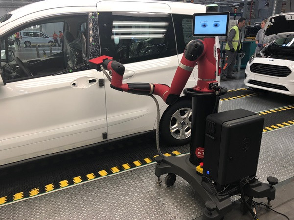 Bu fabrika robotunu bile kendi üretiyor - Resim : 2