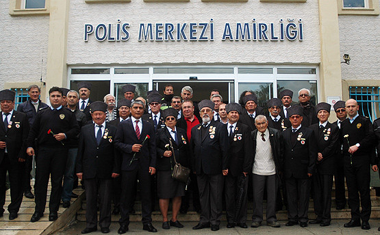 İstanbul'daki terör saldırısına meydanlardan tepki - Resim : 3