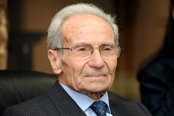 Eseri DÜNYA ile ekonomide bir çığır açtı - Resim : 8