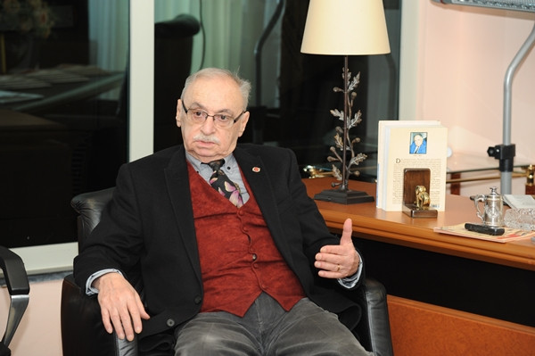 Eseri DÜNYA ile ekonomide bir çığır açtı - Resim : 15