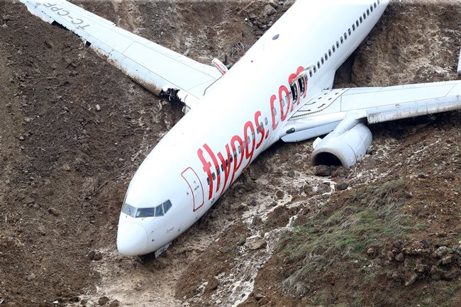 Trabzon'daki uçak kazası için soruşturma başlatıldı - Resim : 3