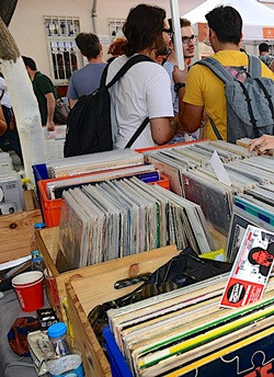 Plak tutkunları Moda'da buluşacak - Resim : 2