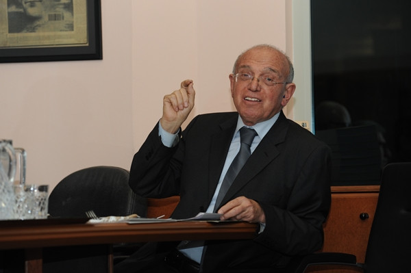 Eseri DÜNYA ile ekonomide bir çığır açtı - Resim : 5