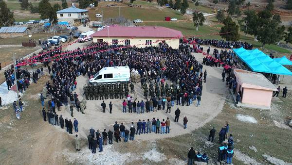 Şehitler son yolculuğuna uğurlandı - Resim : 1