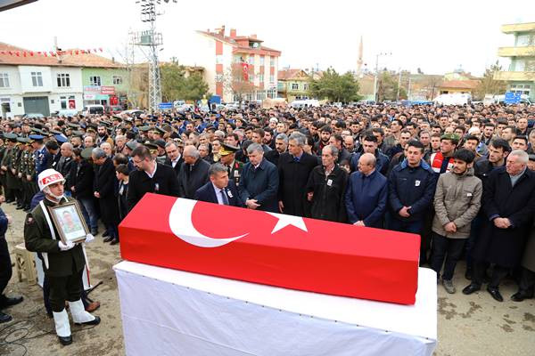 Şehitler son yolculuğuna uğurlandı - Resim : 2