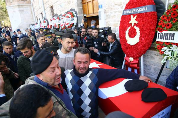 Afrin şehitlerine veda - Resim : 2