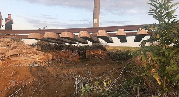 Tren kazasının yaşandığı menfez onarıldı - Resim : 1