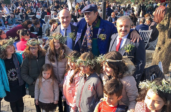 Zeytin ve zeytinyağının peşinde Akhisar'da&hellip; - Resim : 2